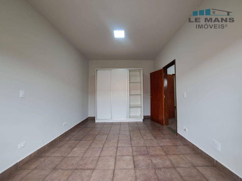 Casa para alugar com 2 quartos, 168m² - Foto 13