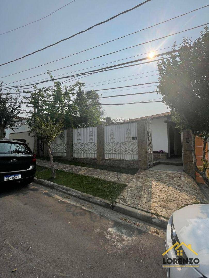 Casa à venda com 6 quartos, 327m² - Foto 26