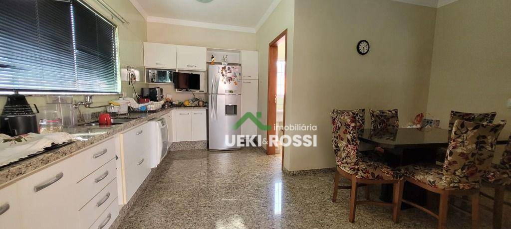 Casa à venda com 3 quartos, 230m² - Foto 10