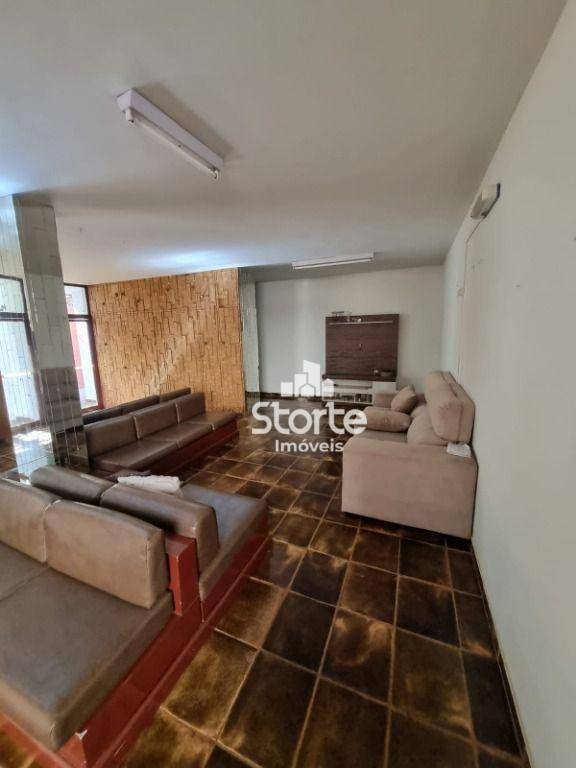 Casa para alugar com 6 quartos, 364m² - Foto 3