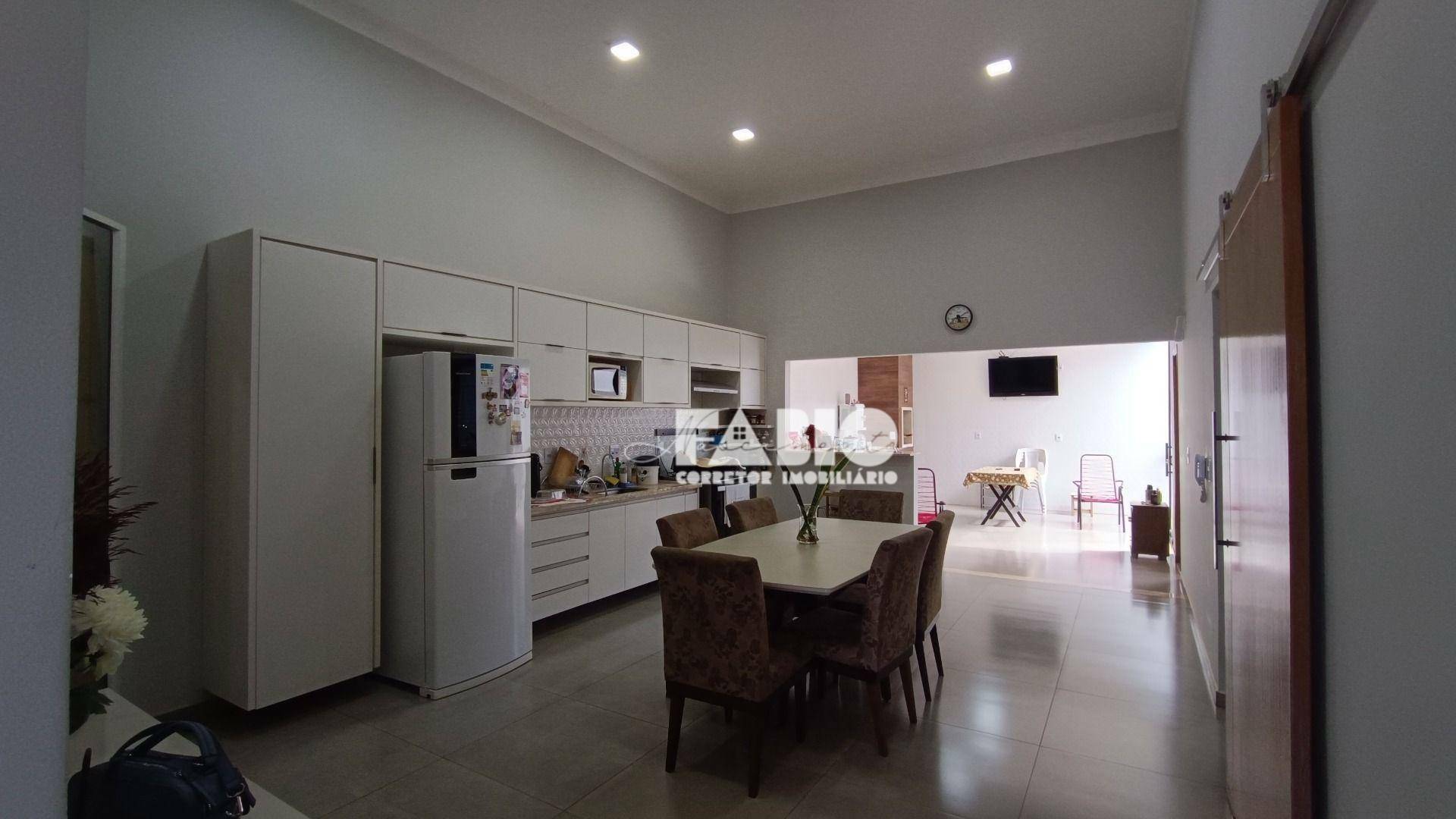 Casa à venda com 2 quartos, 125m² - Foto 9