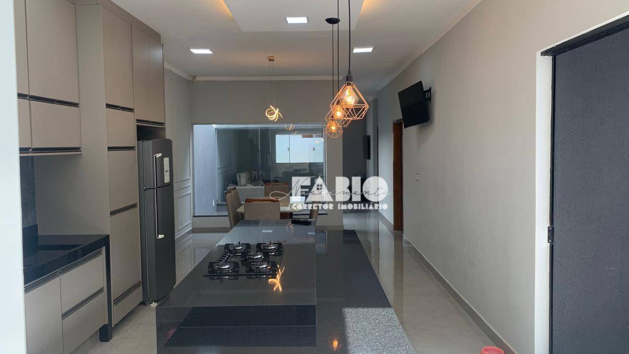 Casa à venda com 2 quartos, 140m² - Foto 1