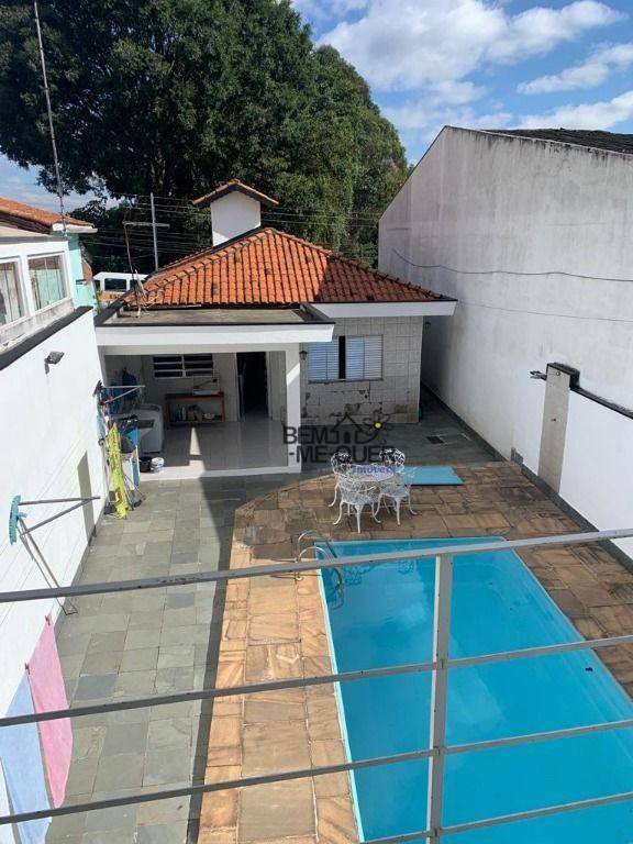 Casa à venda com 4 quartos, 200m² - Foto 1