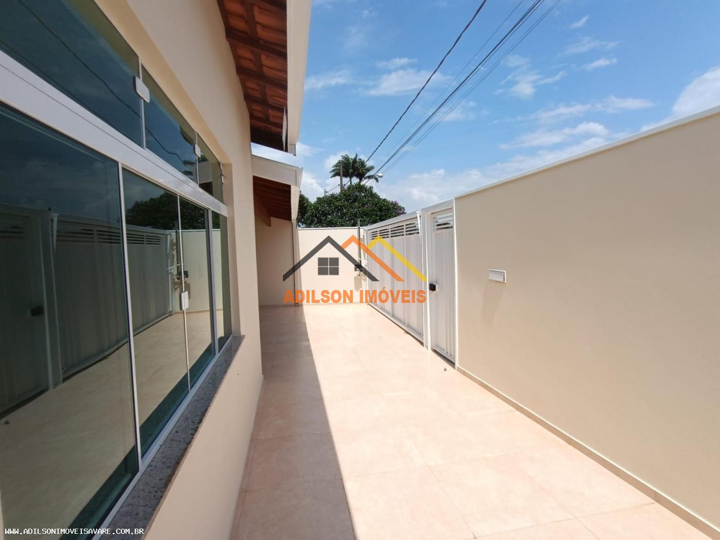 Casa à venda com 3 quartos, 300m² - Foto 2