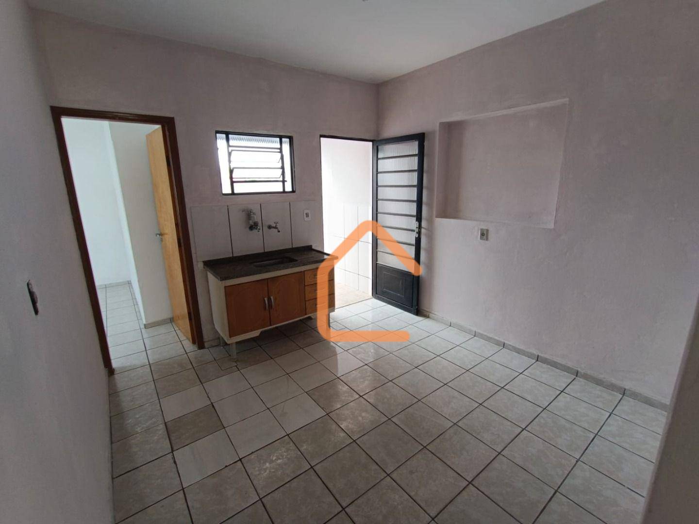 Casa para alugar com 3 quartos, 77m² - Foto 4