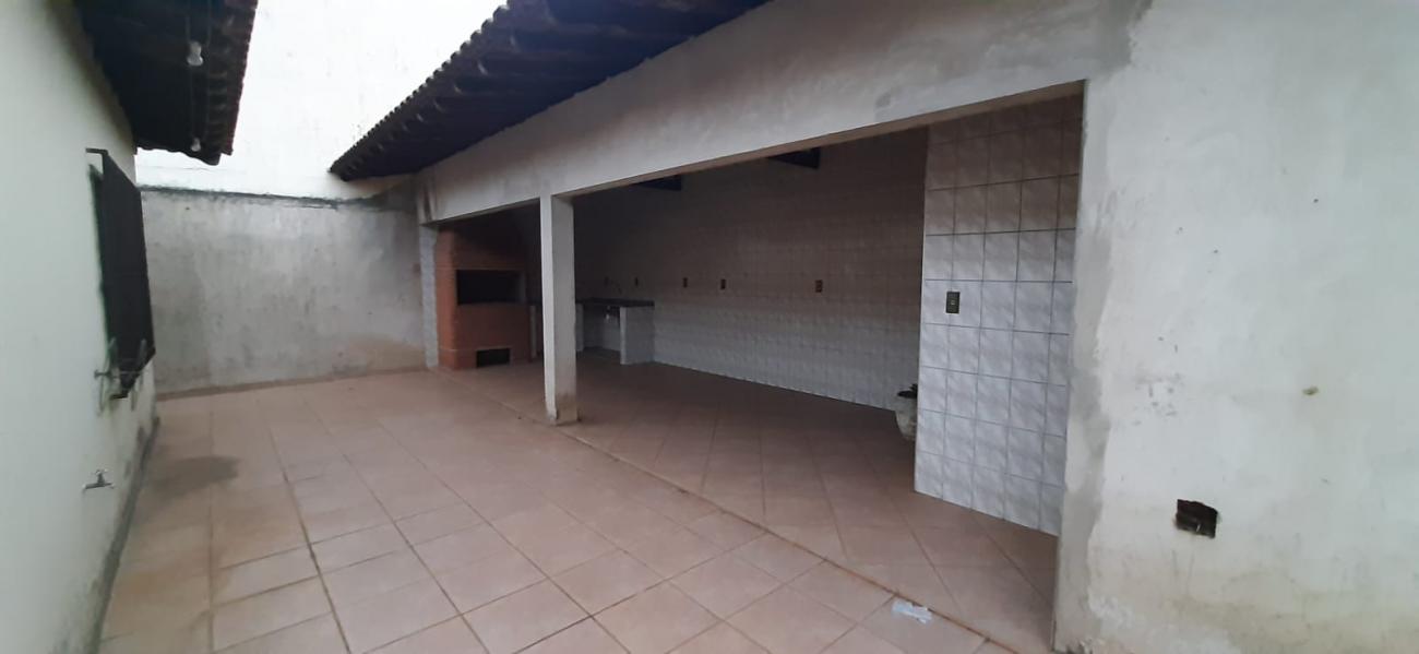 Casa à venda com 3 quartos, 250m² - Foto 2