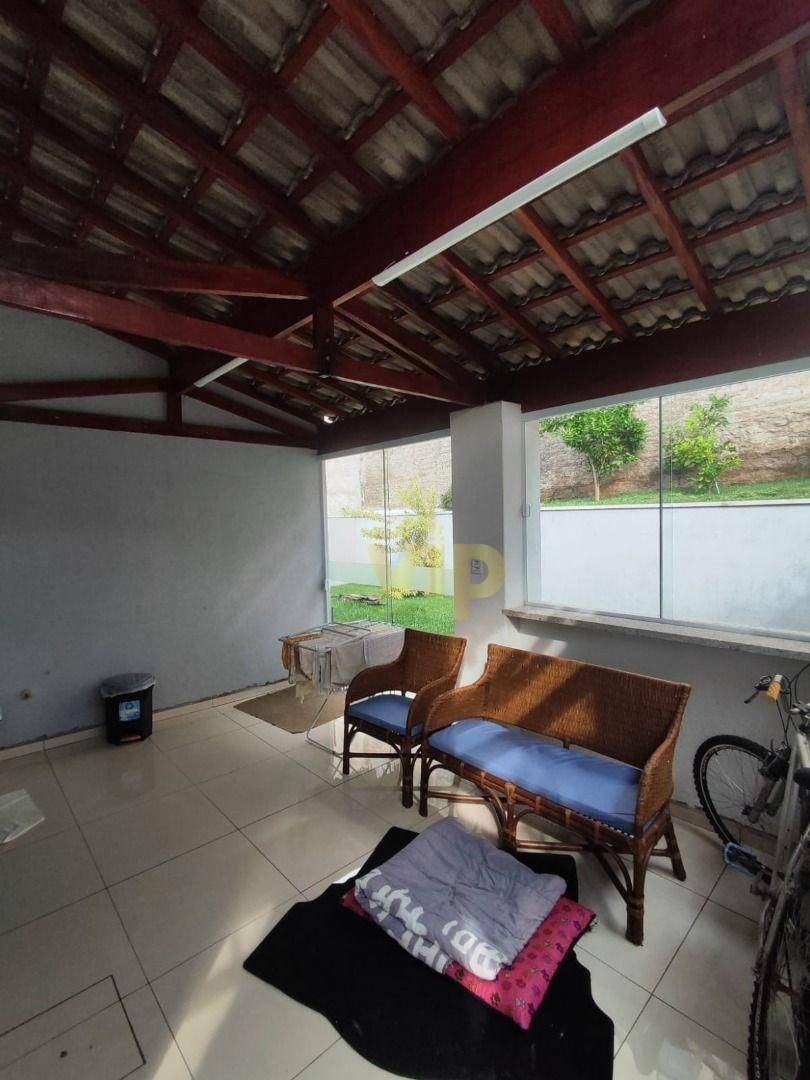 Casa à venda com 3 quartos, 150m² - Foto 1