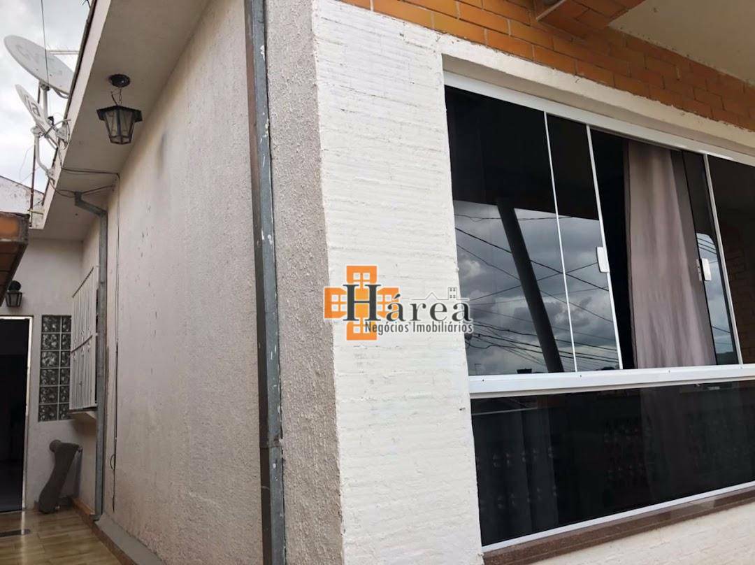 Casa à venda com 3 quartos, 153m² - Foto 1