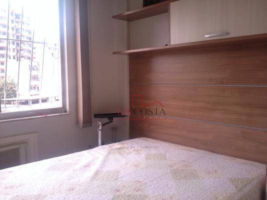 Apartamento à venda com 2 quartos, 66m² - Foto 4