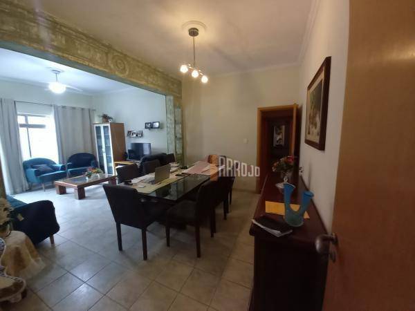 Casa à venda com 3 quartos, 200m² - Foto 2