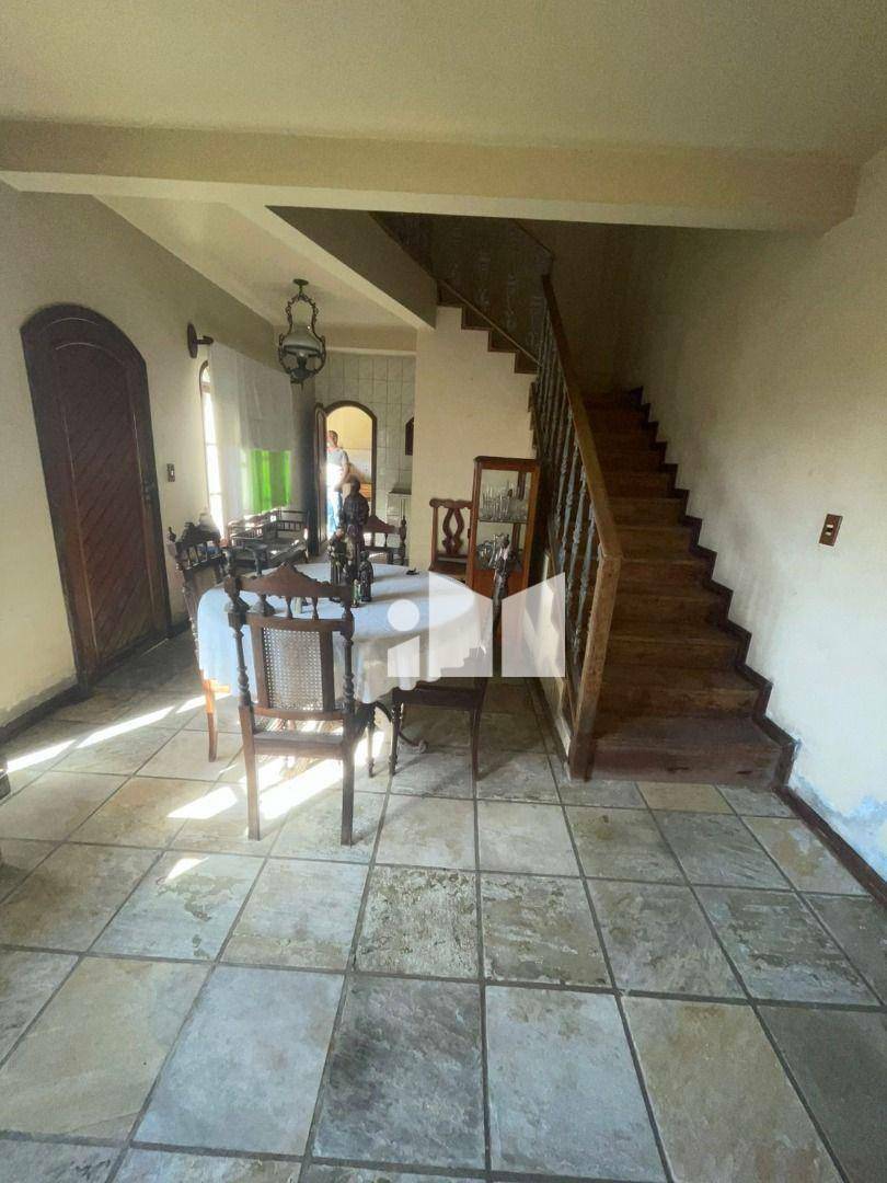 Casa de Condomínio para alugar com 5 quartos, 580m² - Foto 4