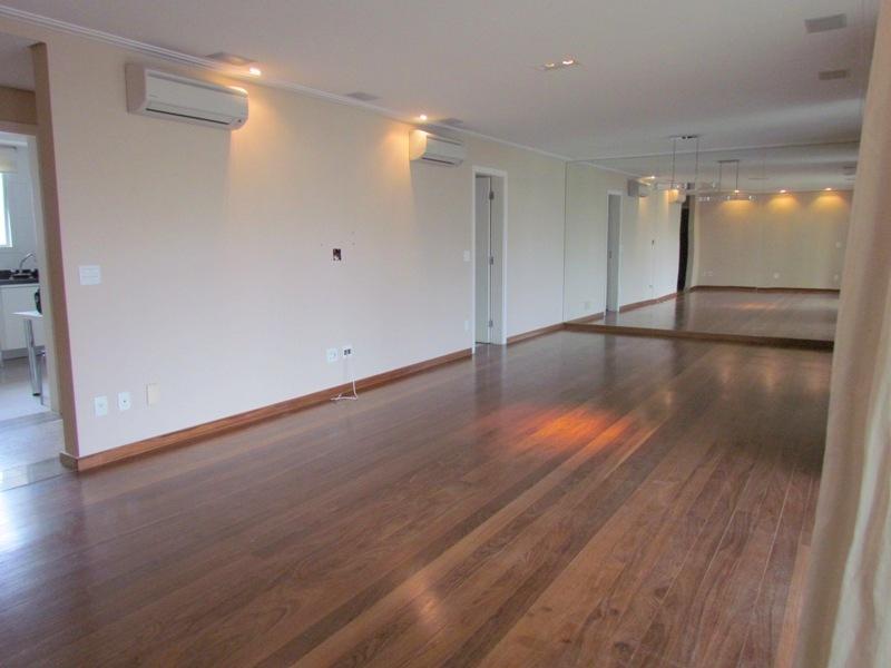 Apartamento para alugar com 4 quartos, 226m² - Foto 4