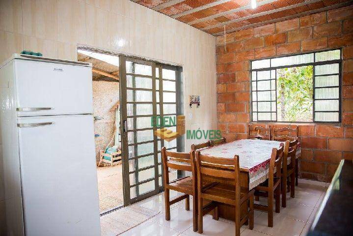 Chácara à venda com 3 quartos, 216m² - Foto 8