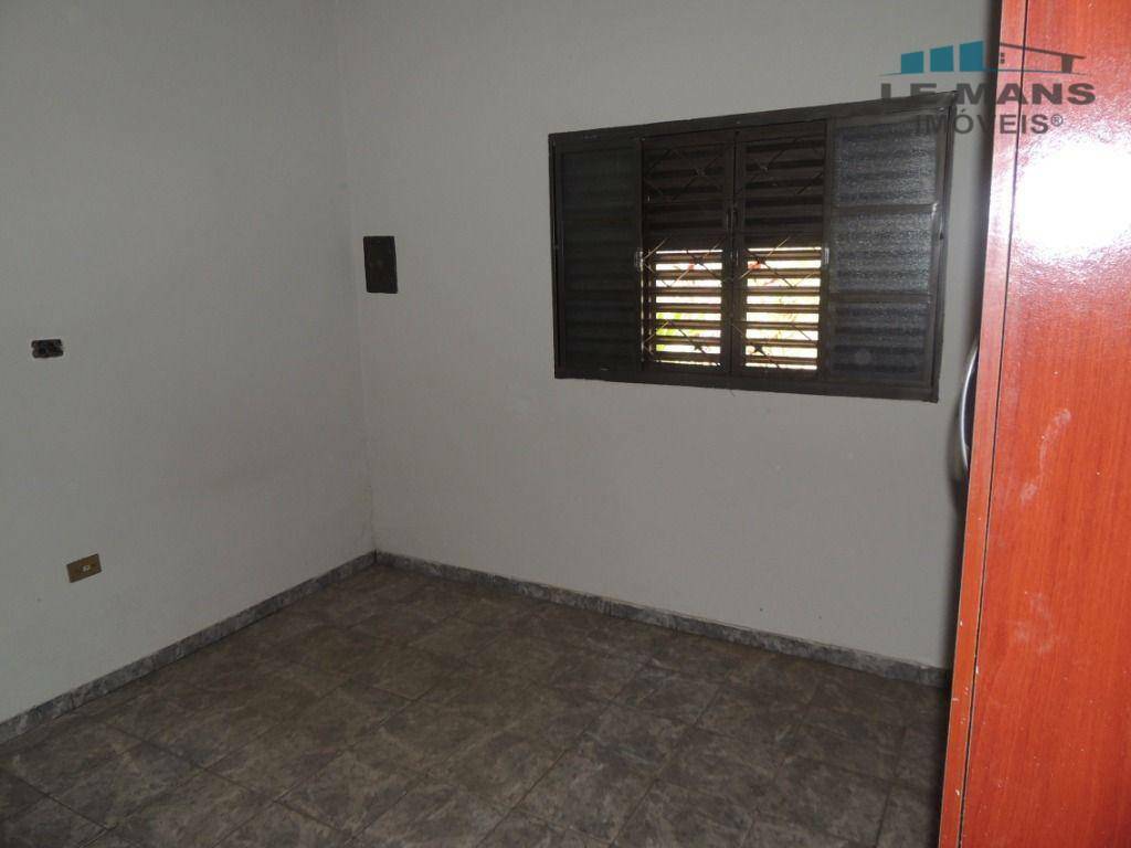 Casa à venda com 3 quartos, 300m² - Foto 17