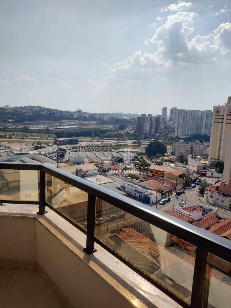 Apartamento para alugar com 4 quartos, 241m² - Foto 1