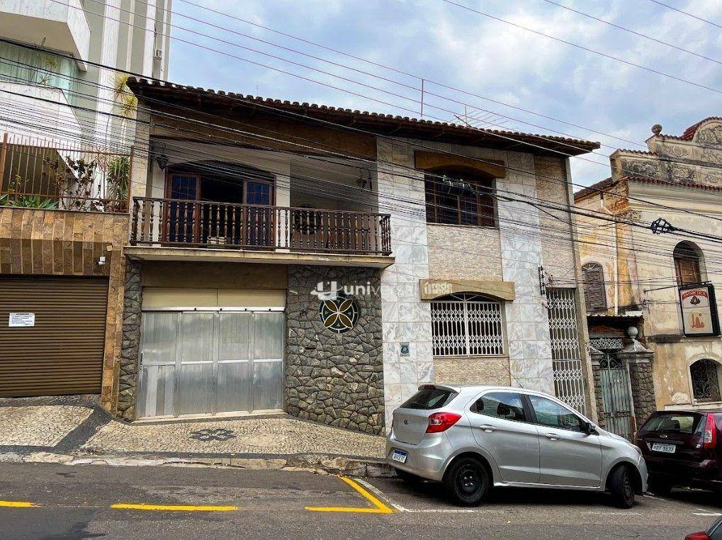 Casa para alugar com 4 quartos, 175m² - Foto 1