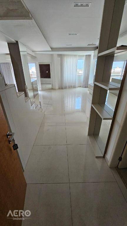 Apartamento para alugar com 3 quartos, 180m² - Foto 2