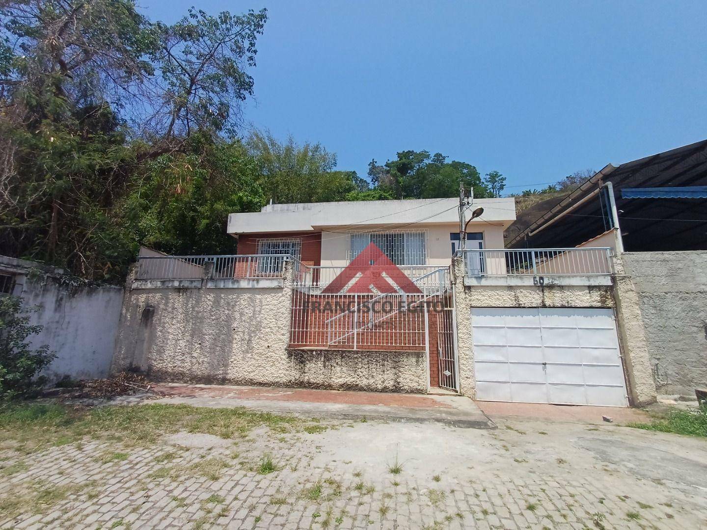 Casa à venda com 4 quartos, 108m² - Foto 2