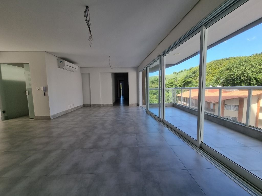 Apartamento à venda com 3 quartos, 146m² - Foto 2