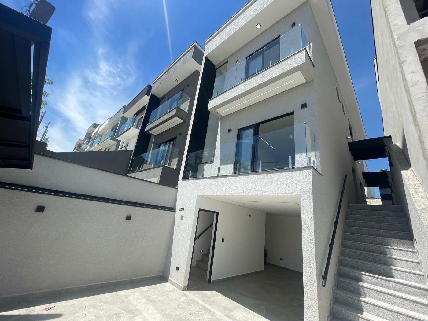 Casa à venda com 3 quartos, 152m² - Foto 1