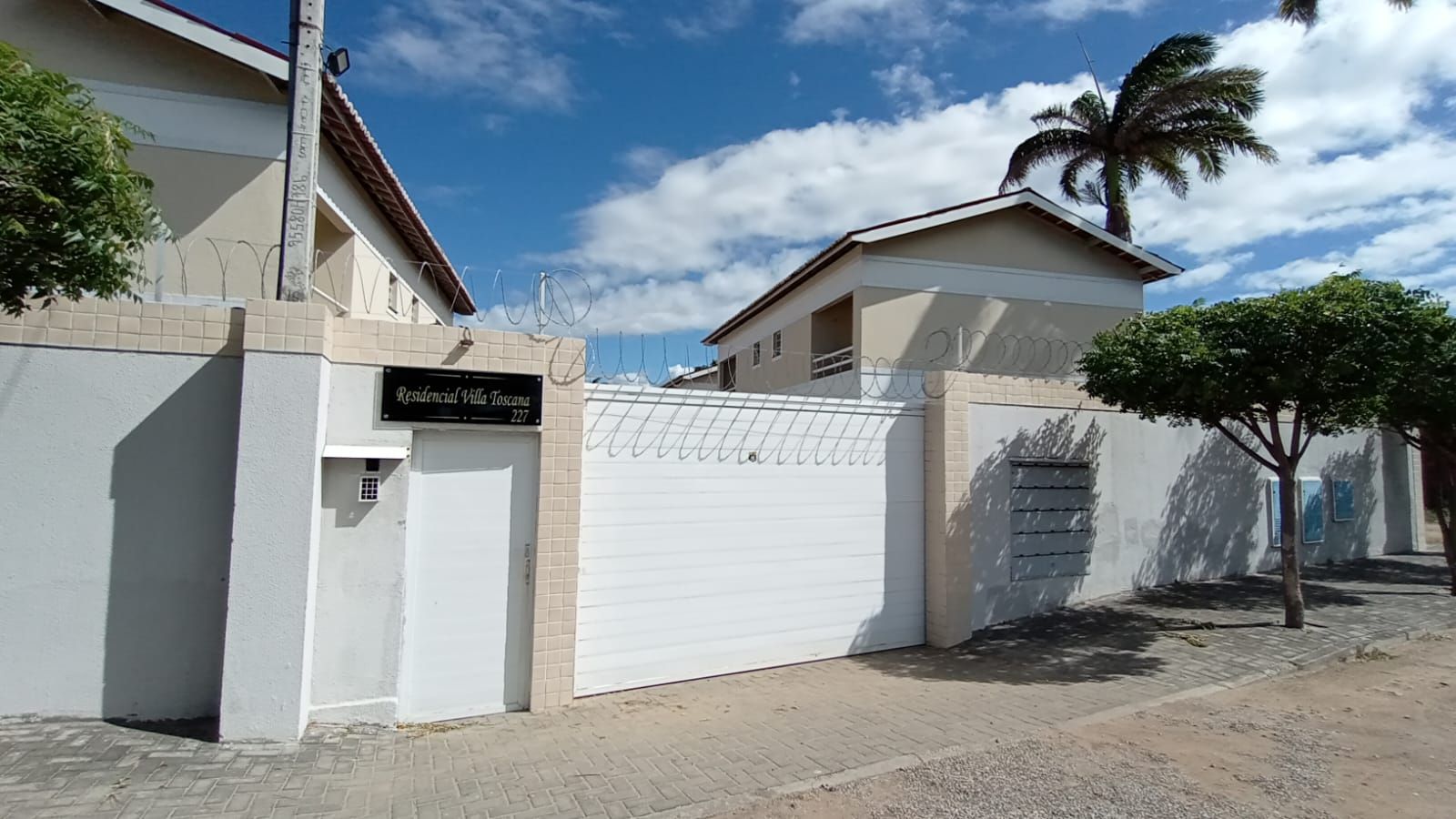 Casa de Condomínio à venda e aluguel com 3 quartos, 72m² - Foto 1