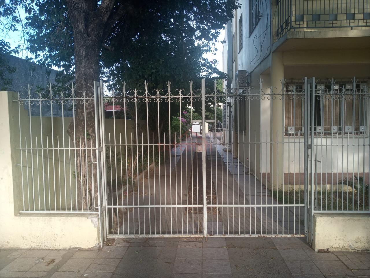 Casa à venda com 7 quartos, 871m² - Foto 1