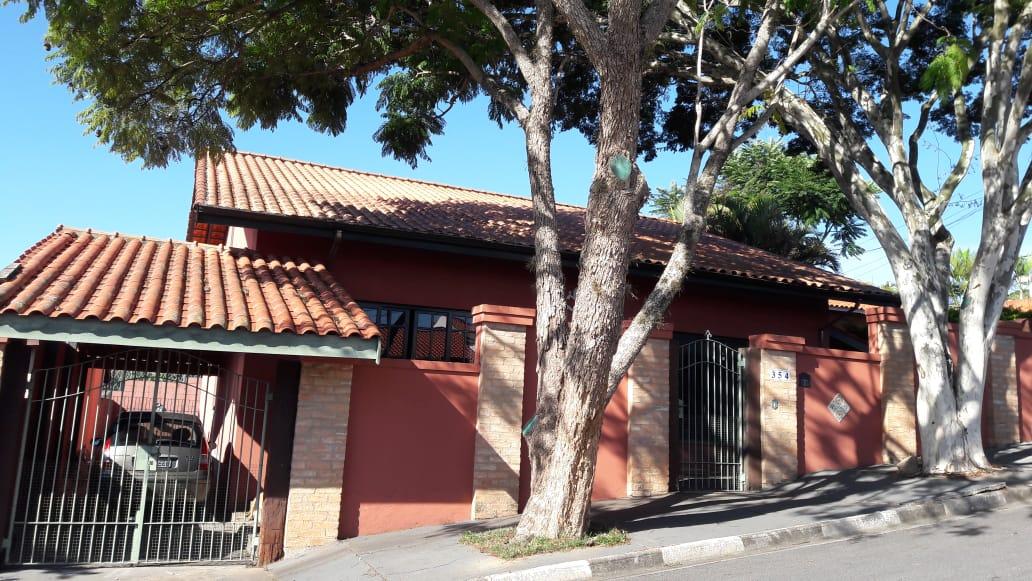 Casa à venda com 3 quartos, 386m² - Foto 1