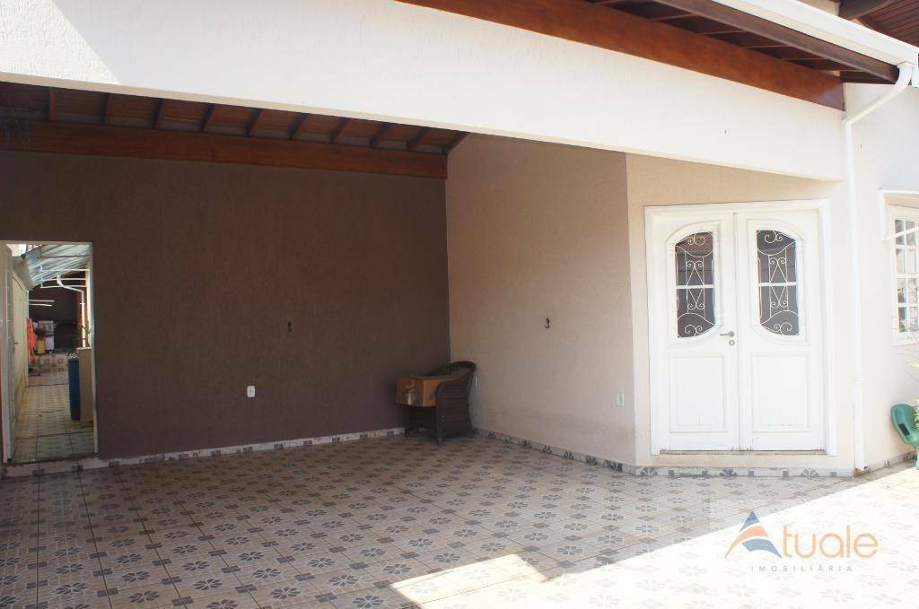 Casa à venda com 3 quartos, 175m² - Foto 1