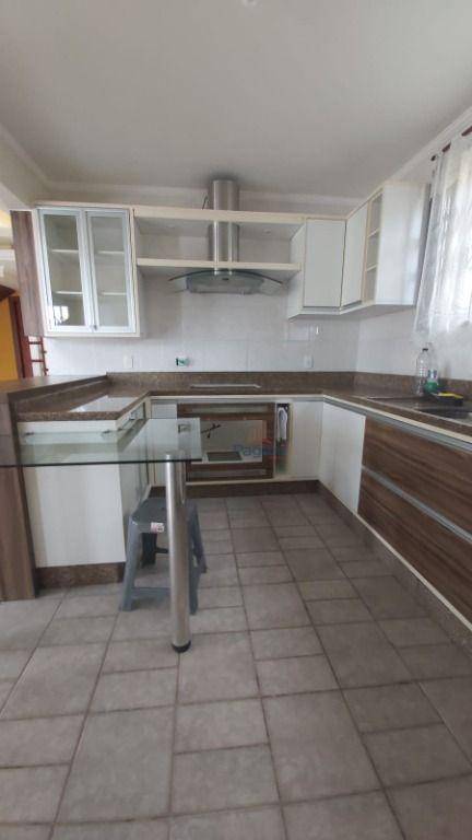 Casa à venda com 4 quartos, 192m² - Foto 3