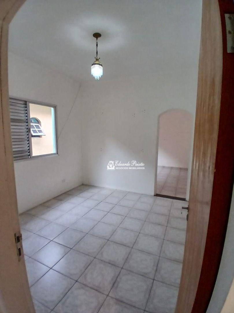 Casa para alugar com 4 quartos, 130m² - Foto 2