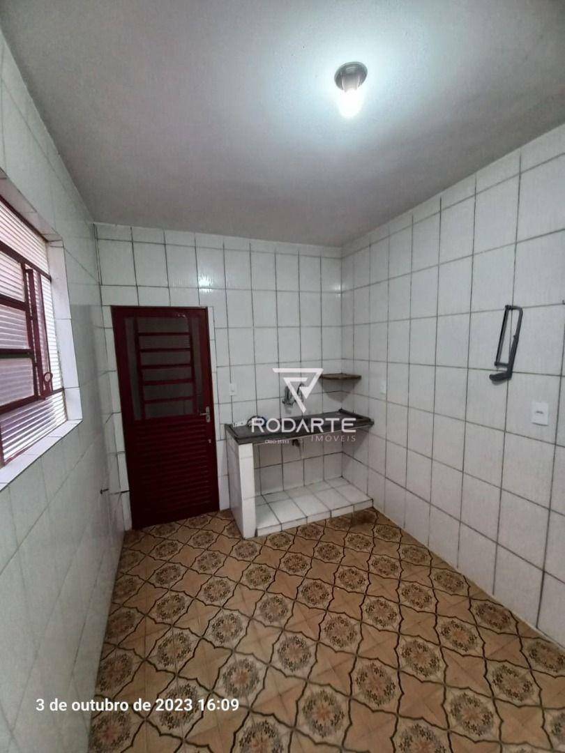 Casa para alugar com 2 quartos, 60m² - Foto 4