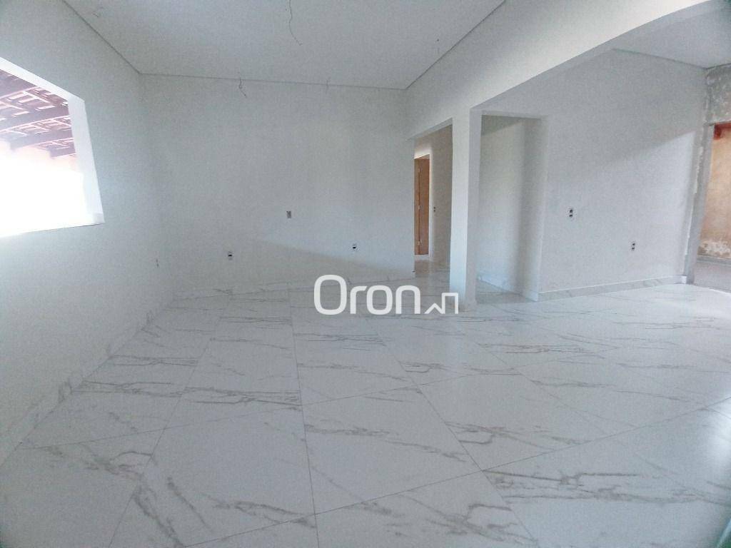 Casa à venda com 3 quartos, 180m² - Foto 1