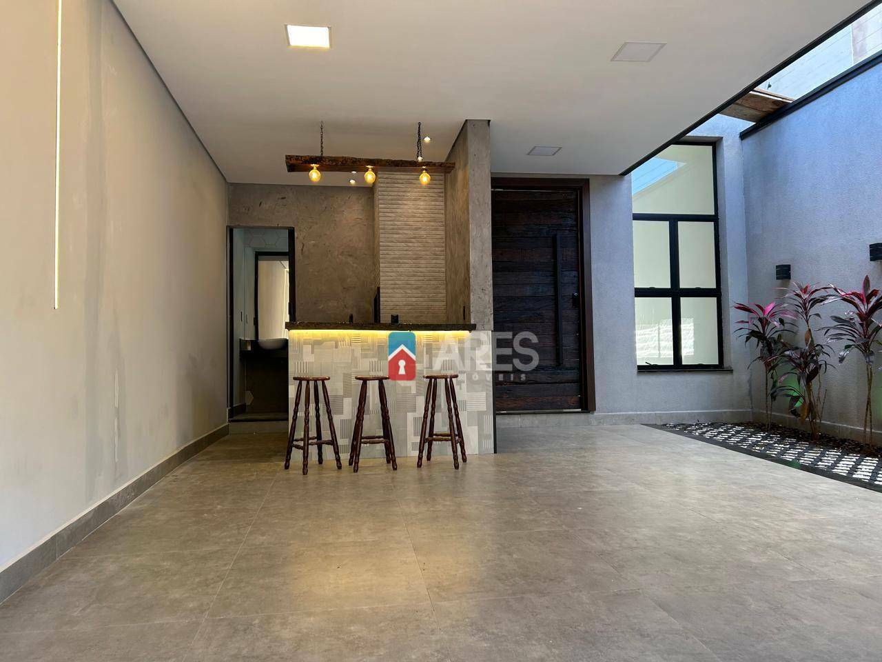 Casa à venda com 3 quartos, 143m² - Foto 1