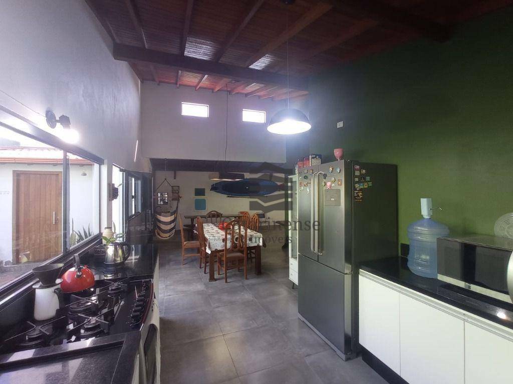 Casa à venda com 3 quartos, 248m² - Foto 17