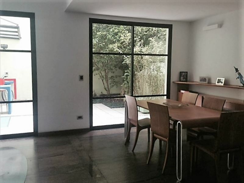 Sobrado à venda com 5 quartos, 317m² - Foto 1