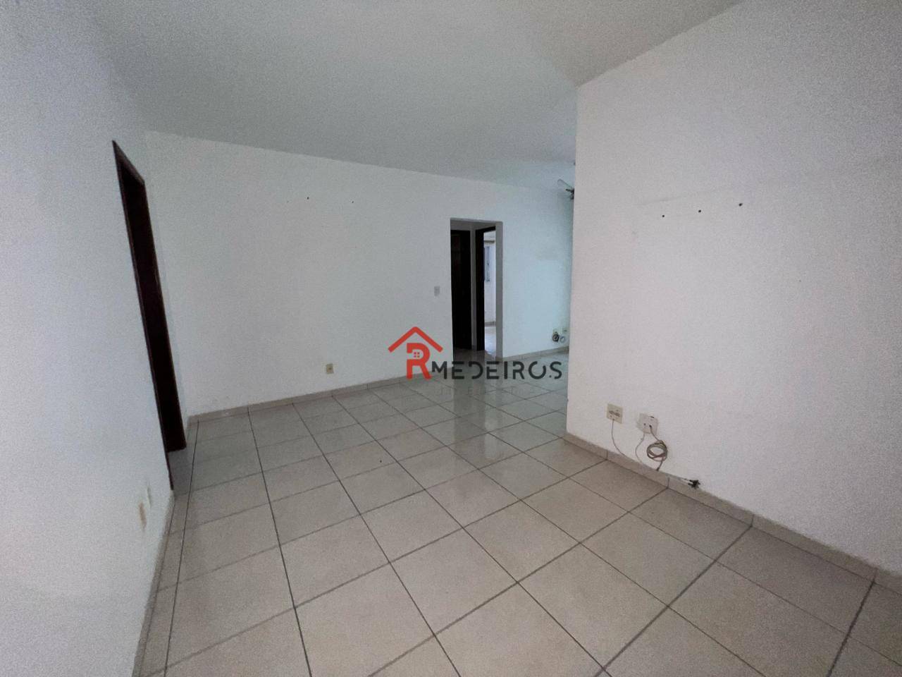 Apartamento à venda com 2 quartos, 79m² - Foto 3