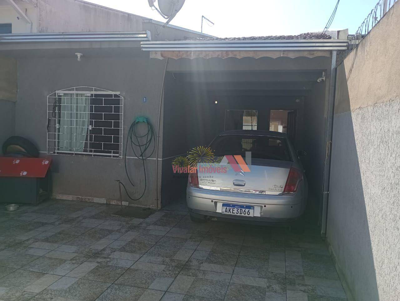 Casa à venda com 3 quartos, 70m² - Foto 1