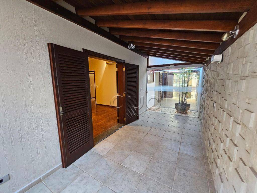 Casa de Condomínio para alugar com 3 quartos, 390m² - Foto 41