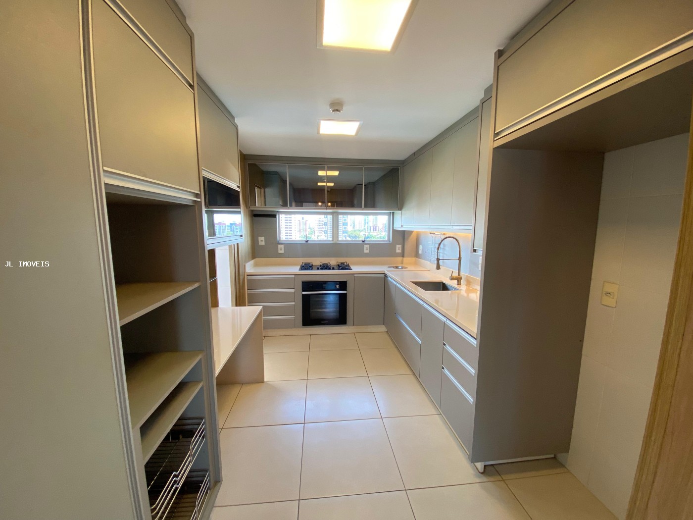 Apartamento para alugar com 3 quartos, 148m² - Foto 8