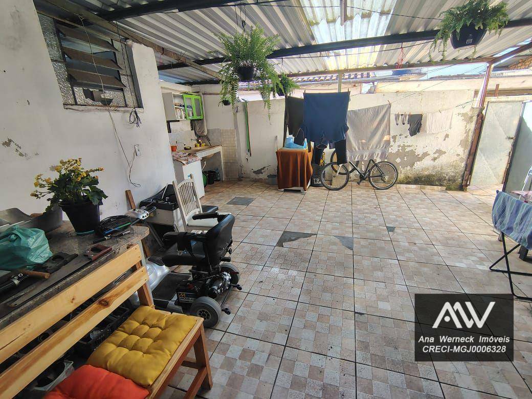 Casa à venda com 8 quartos, 220m² - Foto 18