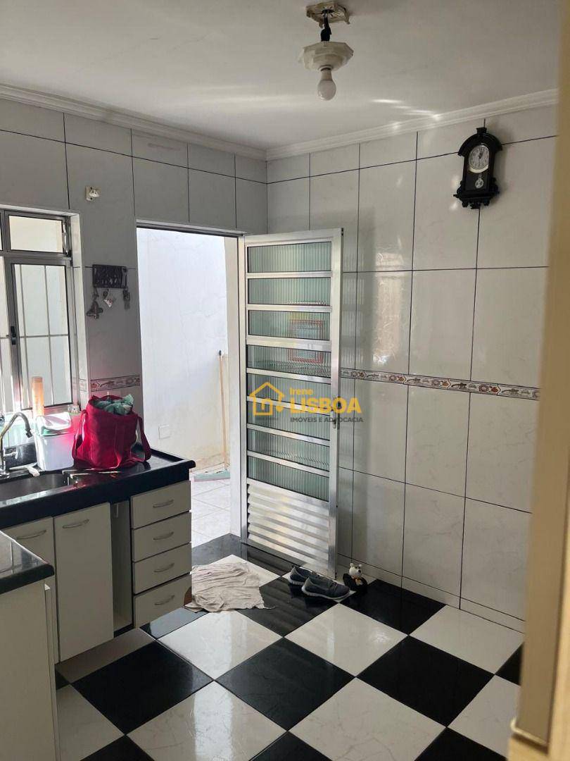 Casa para alugar com 2 quartos, 180m² - Foto 24