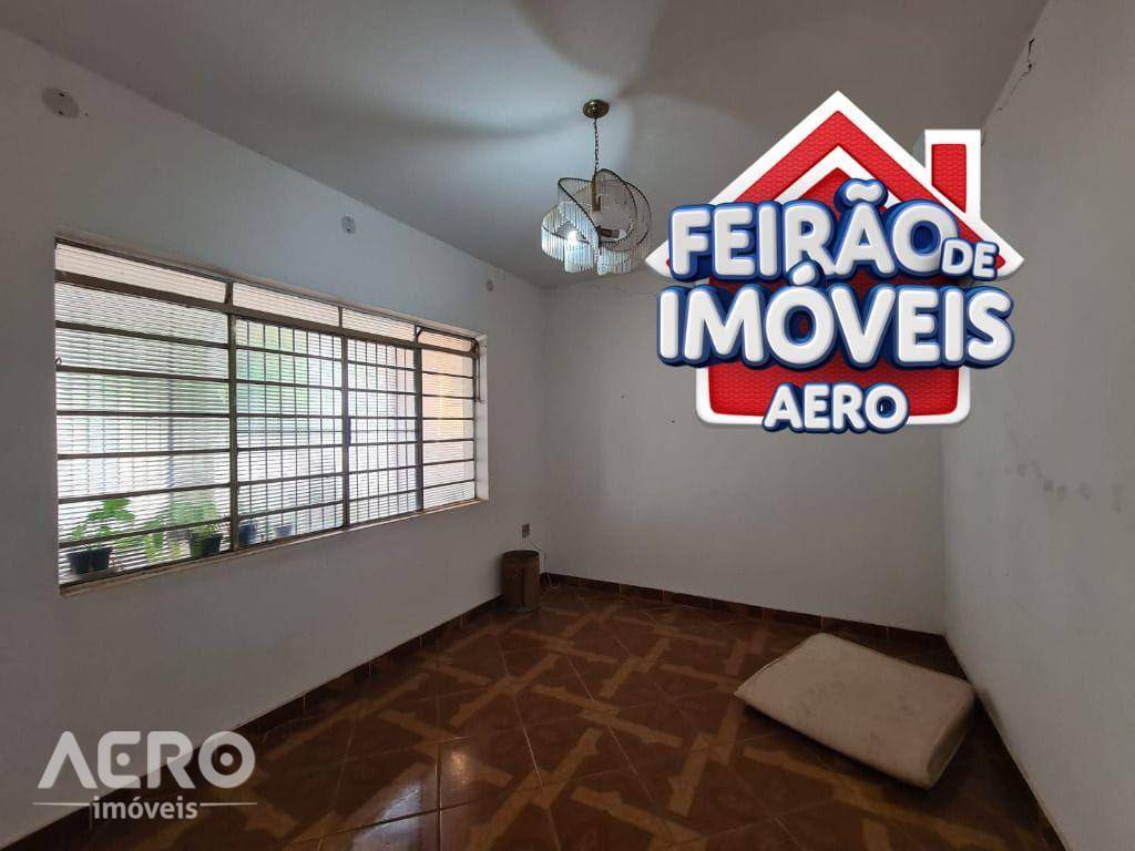 Casa à venda com 3 quartos, 210m² - Foto 1