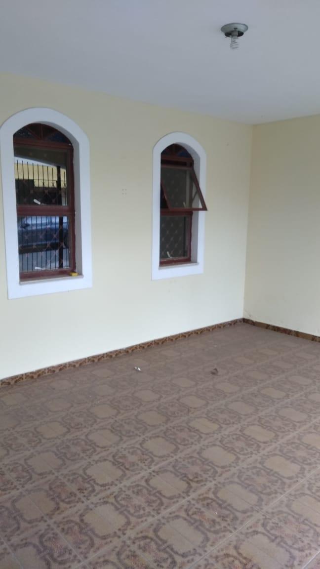 Casa à venda com 2 quartos, 100m² - Foto 1