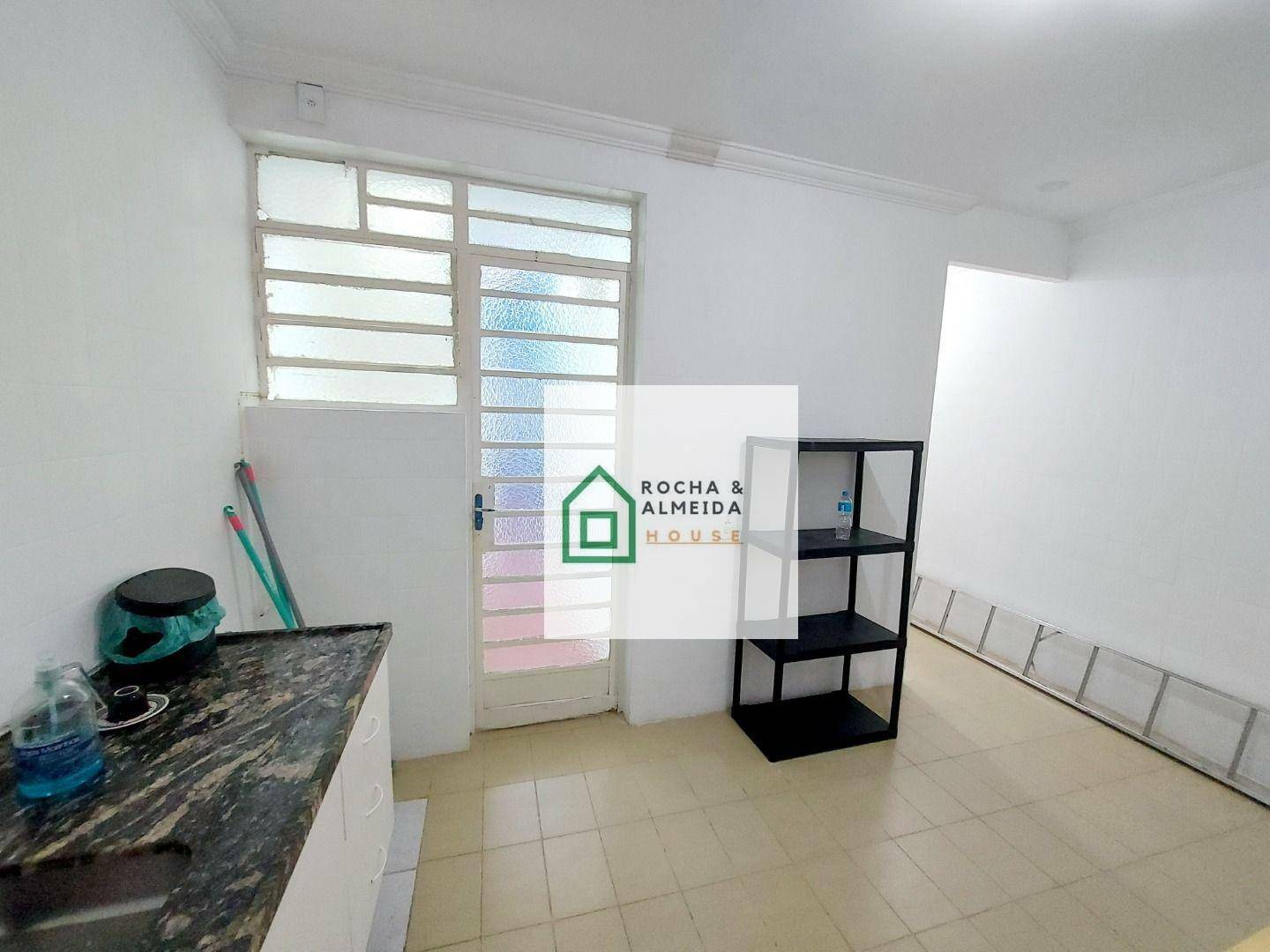 Casa para alugar com 4 quartos, 160m² - Foto 16