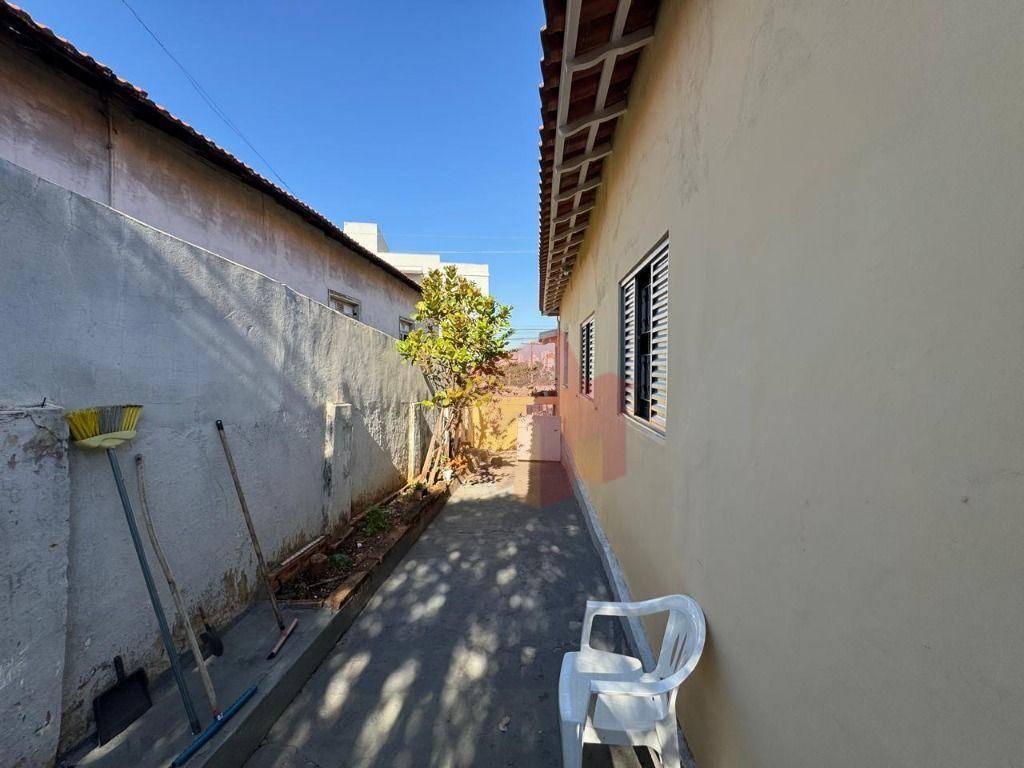 Casa à venda com 5 quartos, 200m² - Foto 17