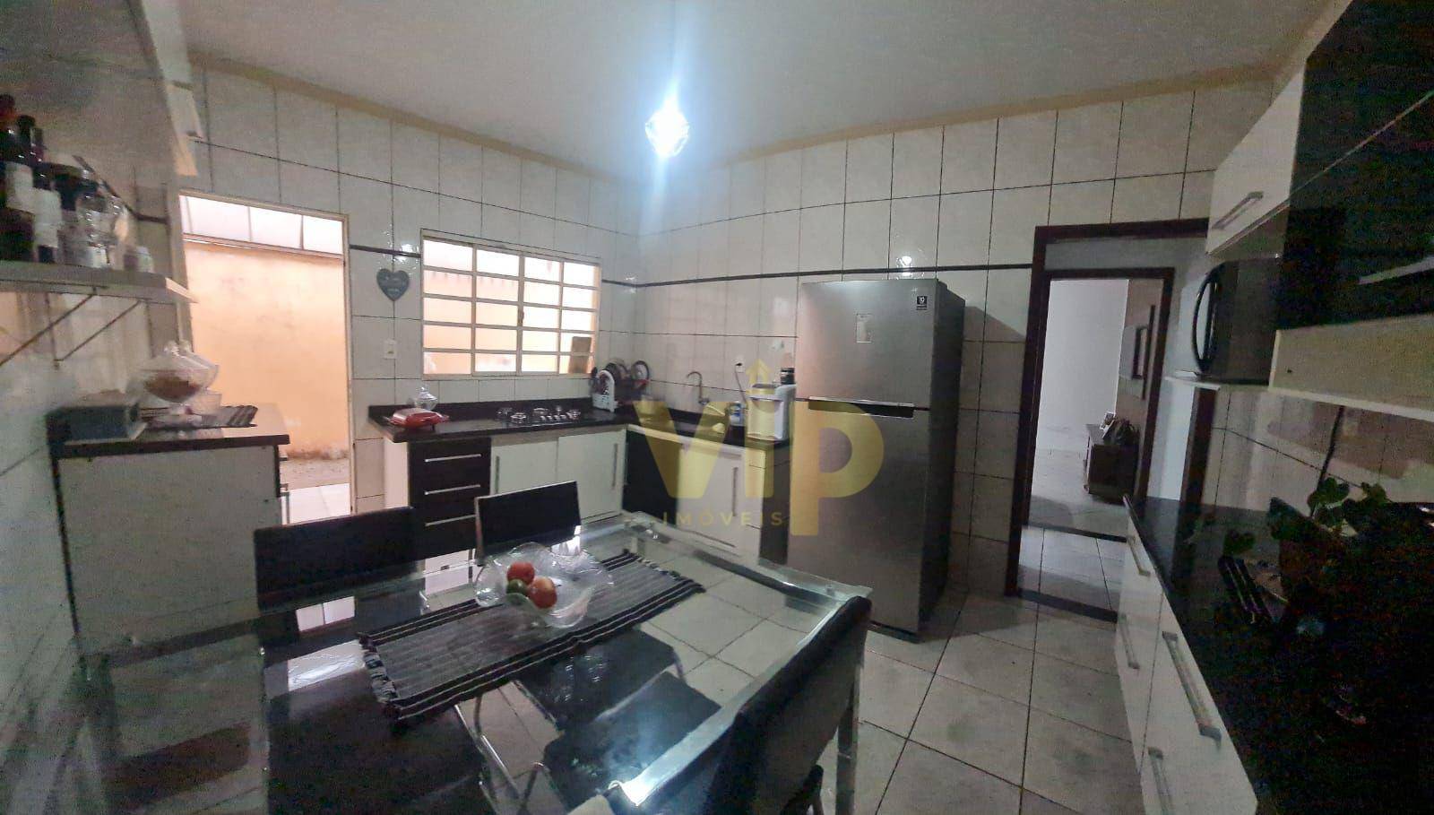 Casa à venda com 2 quartos, 100M2 - Foto 1