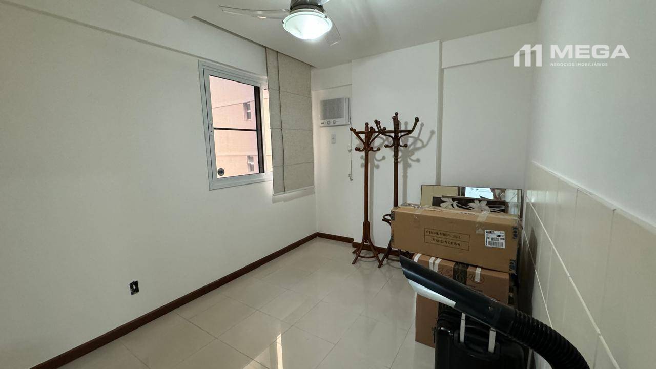 Apartamento à venda com 3 quartos, 156m² - Foto 6