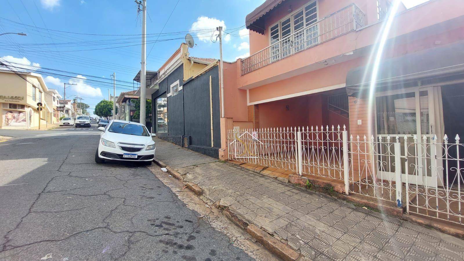 Casa à venda e aluguel com 3 quartos, 247m² - Foto 2