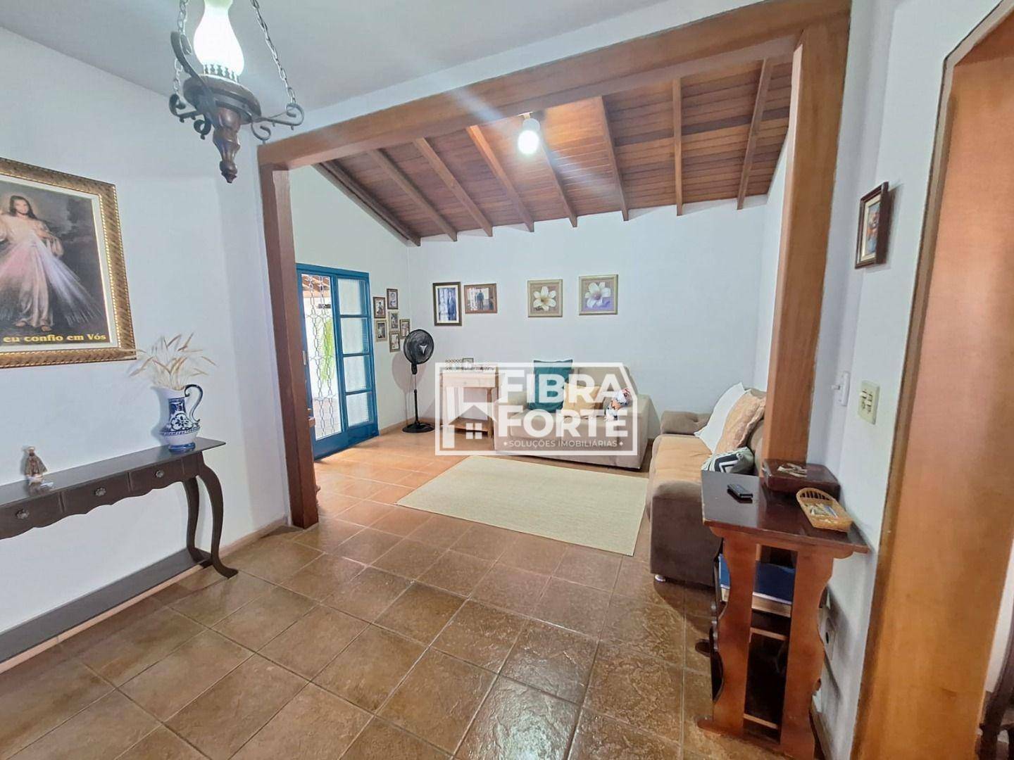 Casa à venda com 3 quartos, 154m² - Foto 1