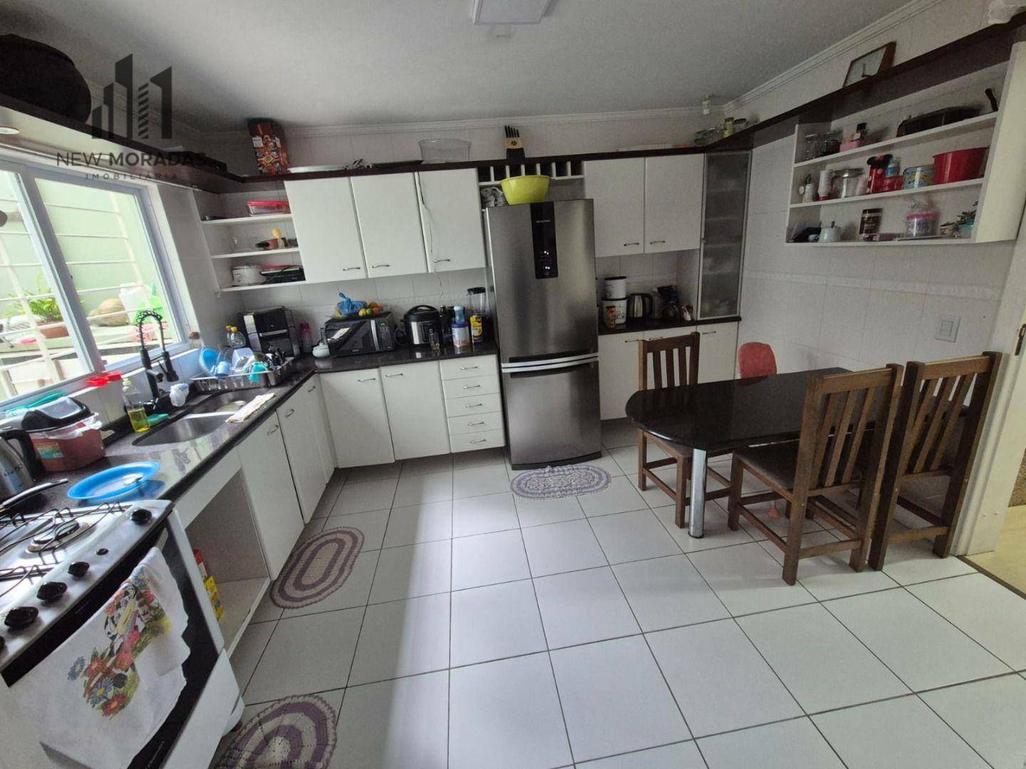 Sobrado à venda com 3 quartos, 238m² - Foto 1
